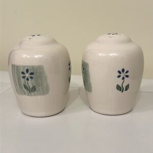 Pfaltzgraff Cloverhill Floral Salt & Pepper Set
